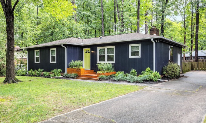 Cary House | Contemporary 3-bedroom house in peaceful Cary with Fenced-In Backyard