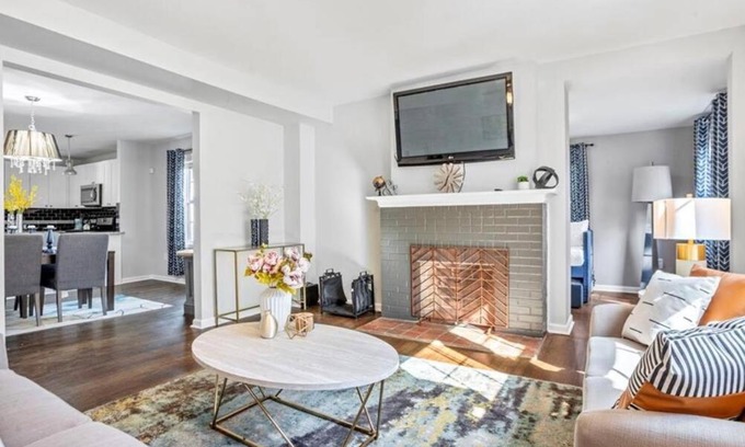 Atlanta House | Contemporary 3BR Home with Private Hot-Tub