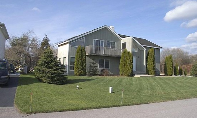 Eastward Look House | Contemporary 5 Bedroom Home .Easy walk to the beach. Central air