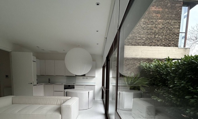 Prince's Apartment | Contemporary Apartment in Central London