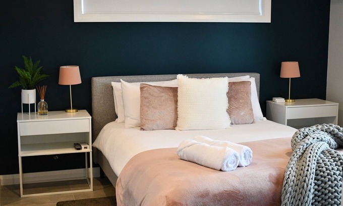 Aylmerton Bed & Breakfast | Contemporary B&B with Ensuite, Kitchenette and Separate Entrance