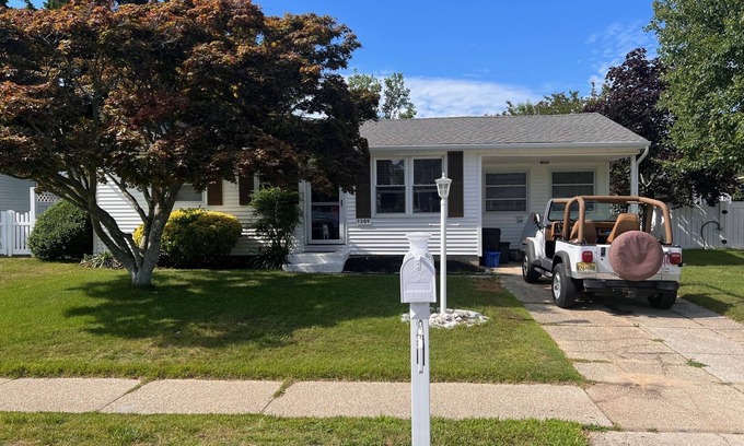 North Cape May House | Contemporary Beach Bungalow - 2 blocks from the Bay with Private Hot Tub