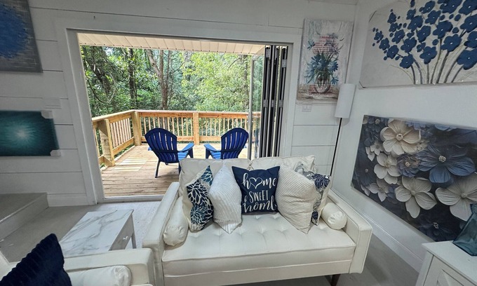 Tallahassee House | Contemporary-Chic Cozy Cabin Conveniently Located