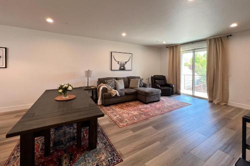 Boise House | Contemporary Comfort