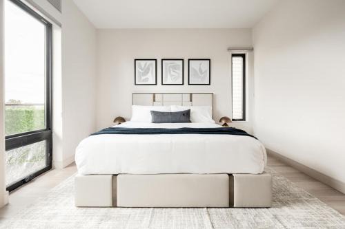 Jefferson Park House | Contemporary Condo - Grill - Balcony - Tesoro