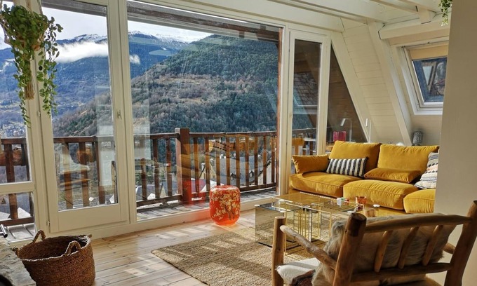 Vilac Apartment | Contemporary duplex panoramic mountain view