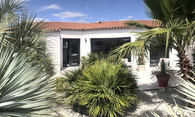 Puilboreau House | Contemporary haven of peace 4 kms from the Vieux Port