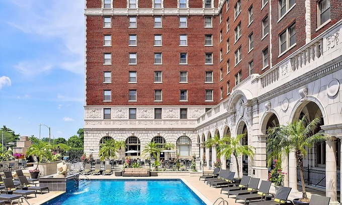 Central West End Apartment | Contemporary Hotel in Central West End district! Parking, Pool & Cinema Onsite!