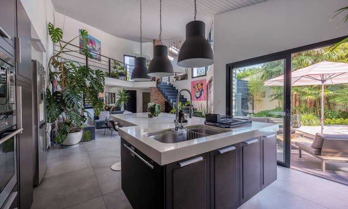 Lagord House | Contemporary house 180 M2 with swimming pool and jacuzzi tropical atmosphere