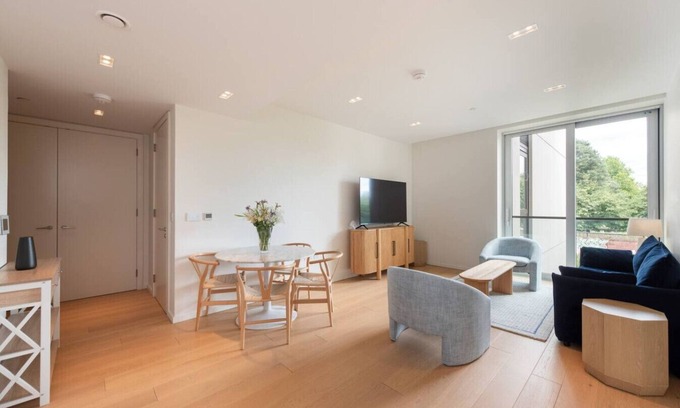 West Brompton Apartment | Contemporary Living in London