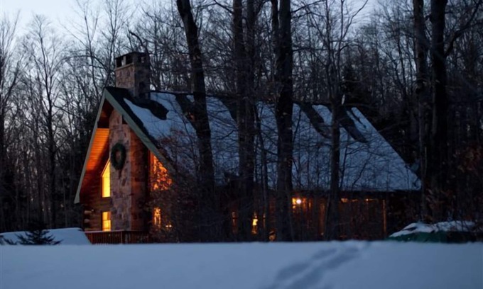West Dover House | Contemporary Log Home