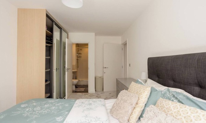 Bromley North Apartment | Contemporary London Apartment with great transport links into Central London