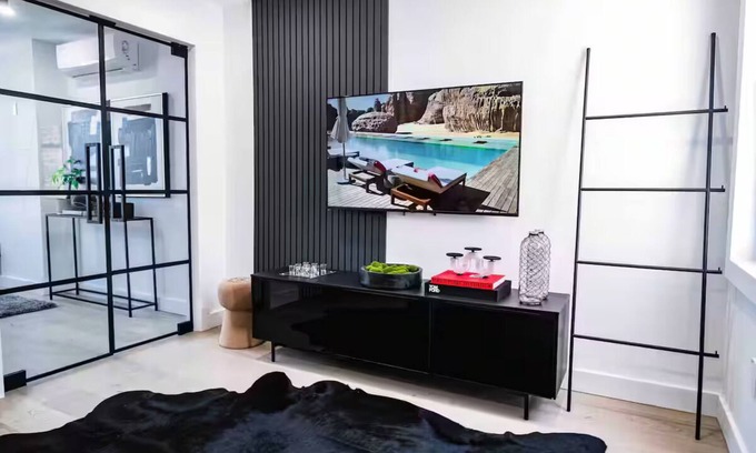 Cliffside Park Apartment | Contemporary Luxury Loft! Apt-20 Min to NYC
