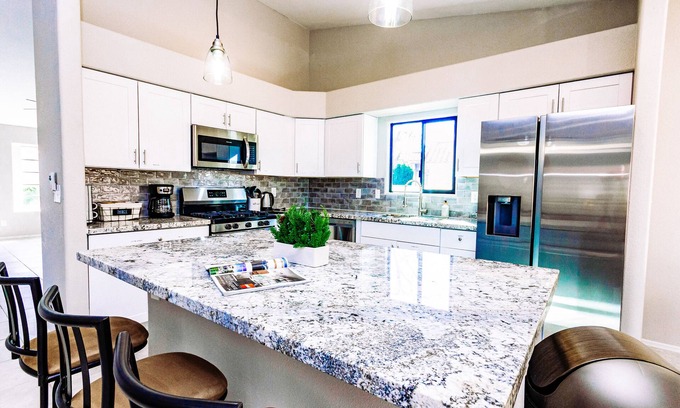Oro Valley House | Contemporary Oro Valley Retreat - Mountain Views!