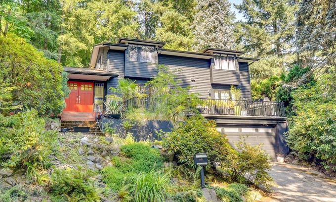 Sylvan-Highlands House | Contemporary Portland Retreat with Forest Views