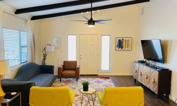 Central Oklahoma City Apartment | Contemporary Remodeled 6 Bed 4 Bath Apartment