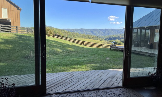 Lexington Apartment | Contemporary studio on horse farm in the mountains of the National Forest
