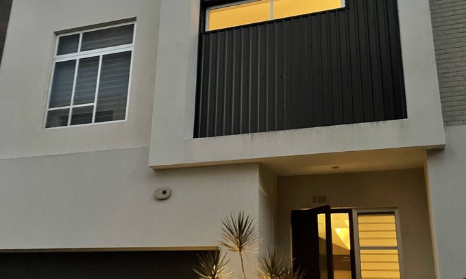 Downtown House | Contemporary Townhouse in Downtown Sarasota and 8-10 min to beach