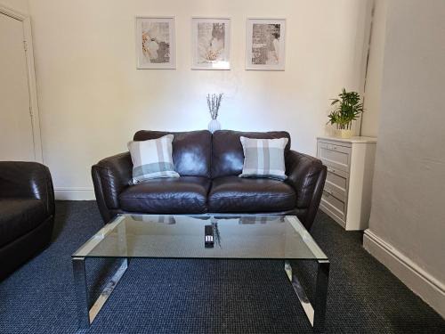 Preston House | Convenient 3 bed, Pr1 near Uclan n Train station