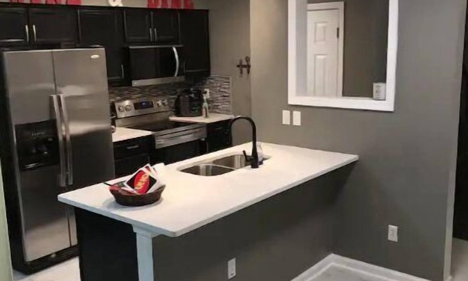 Norfolk House | Convenient 4 min drive to ocean view !
