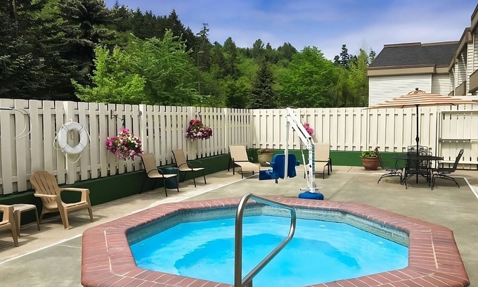 Poulsbo Resort | Convenient Accommodation in GuestHouse Poulsbo! Free Breakfast and Parking!