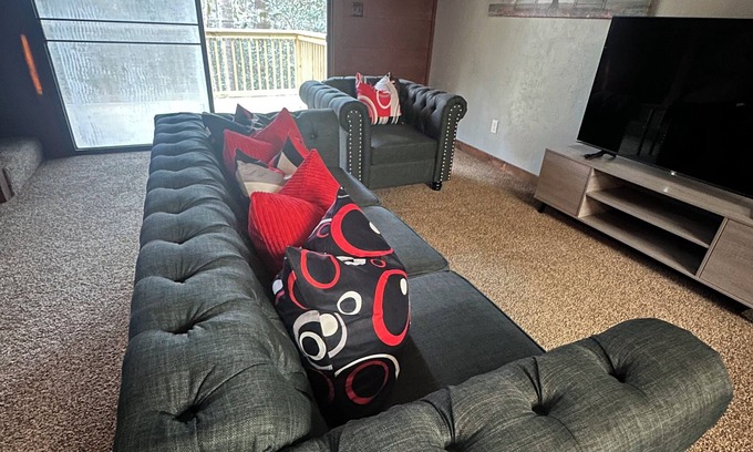Tallahassee House | Convenient, Clean, Cozy, Cheap 3