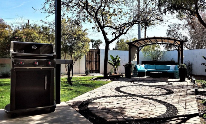 Southwest Village House | Convenient comfort Next to Old Town Scottsdale Dining Bars Baseball Shops Golf
