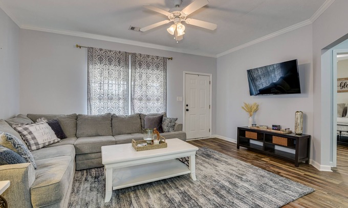 Midtown House | Convenient, Comfortable, & Charming Bungalow - Medical District!