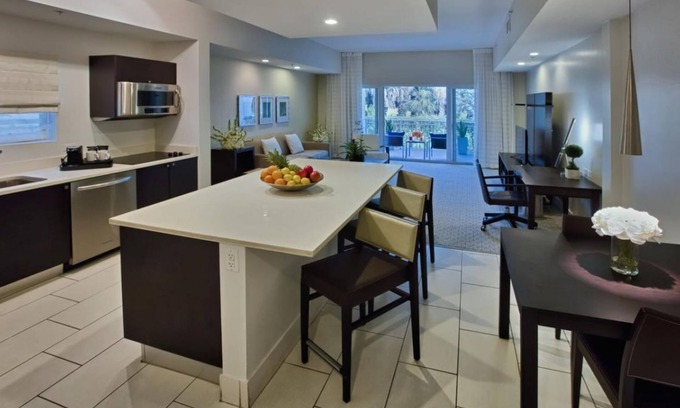 Ludlam Hotel | Convenient Countryside Stay! 2 Relaxing Rooms w/Balcony | Onsite Pool + Spa