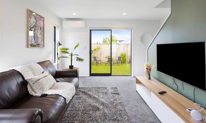 Trentham House | Convenient & Cozy 2BR Retreat - Oliver Place