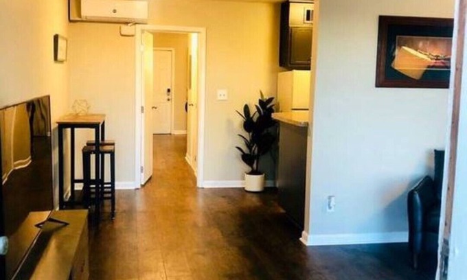 Forest Park Apartment | Convenient Downtown Oasis