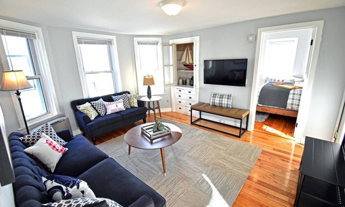 Portland Apartment | Convenient, Modern Thompson s Point 3-Bed Flat