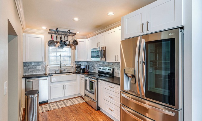 Berry Hill House | Convenient Nashville Hub w/Yard, 3 Mi to Downtown