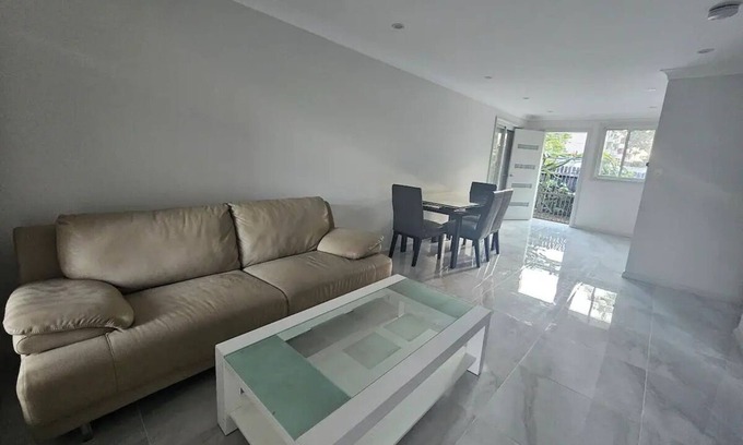 Cabramatta House | Convenient new private entire home in the heart of Little Saigon.n