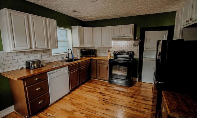 Columbia Apartment | Convenient Riverside Retreat!