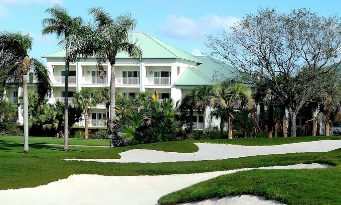 Ludlam Hotel | Convenient Stay in Miami! Close to Everything | 3 Spacious Rooms w/Balcony