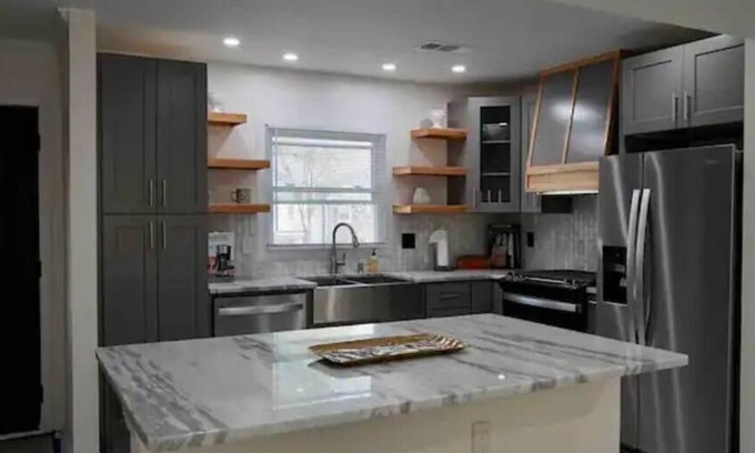 Marietta House | Convenient & stylish 2 bedroom, 2 bath with modern touch in quiet neighborhood.