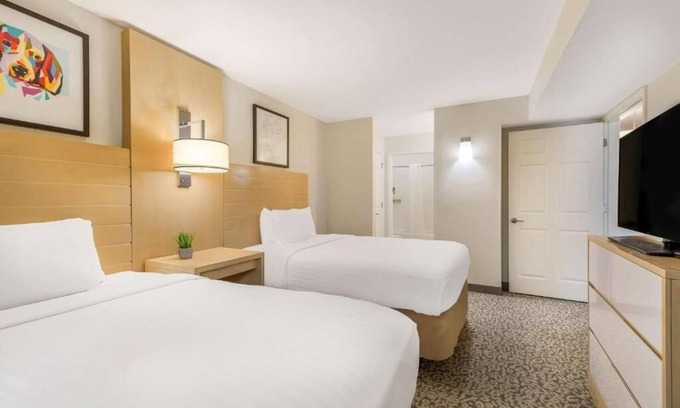 Arrowood Hotel | Convenient Suite Close to Carowinds Amusement Park and Other Attractions