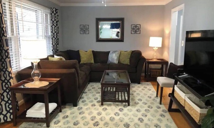 Fuquay-Varina House | Conveniently Accommodating Minutes to town