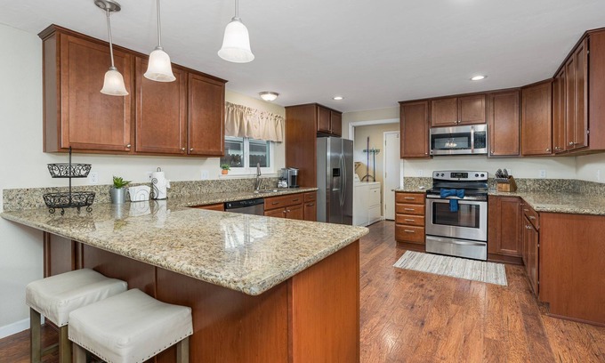 Sparks House | Conveniently Located: Cozy 3BR2B 1Story, Ideal for Short & Longer Stay