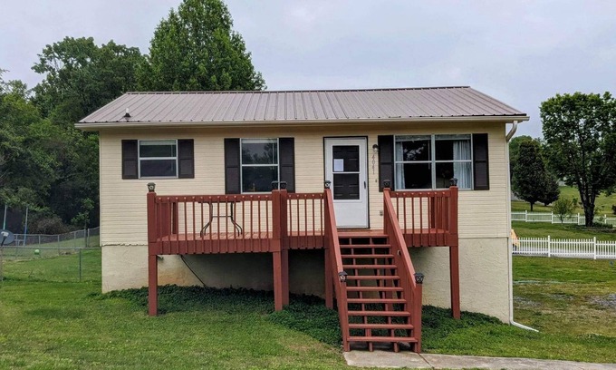 Cleveland House | Conveniently located home, close to businesses, shopping and Ocoee recreation.
