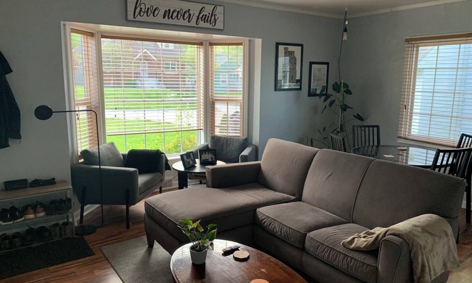 Des Moines House | Conveniently located Cozy Willow Brick