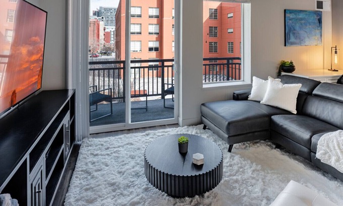 Rio Grande Apartment | Convention Ctr Style-2BR Pool/HotTub/Gym/Theatre
