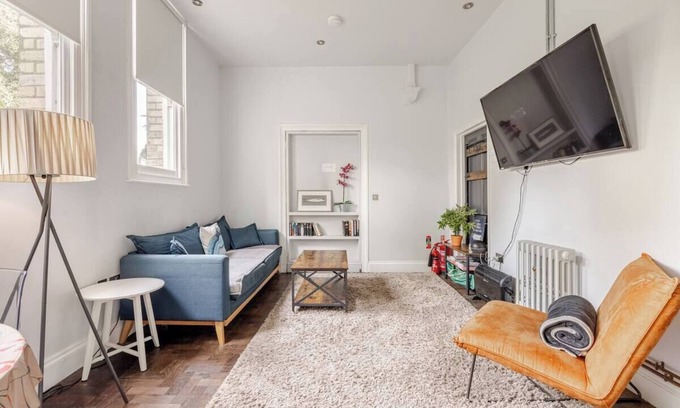 Fowey Apartment | Converted flat in amazing converted schoolhouse near Fowey Harbour