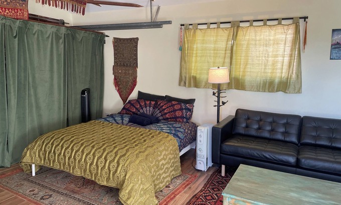 Ventura Apartment | Converted Garage in Quite Rural Neighborhood Near Freeway