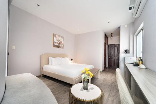 Phuong 6 Hotel | Convinia - Free Pick Up & Laundry