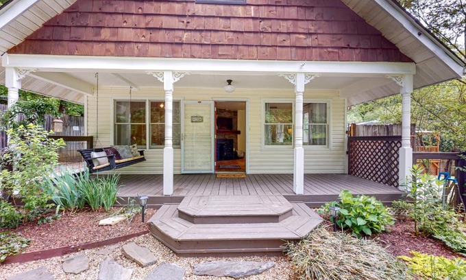 Black Mountain House | Cookie Cottage