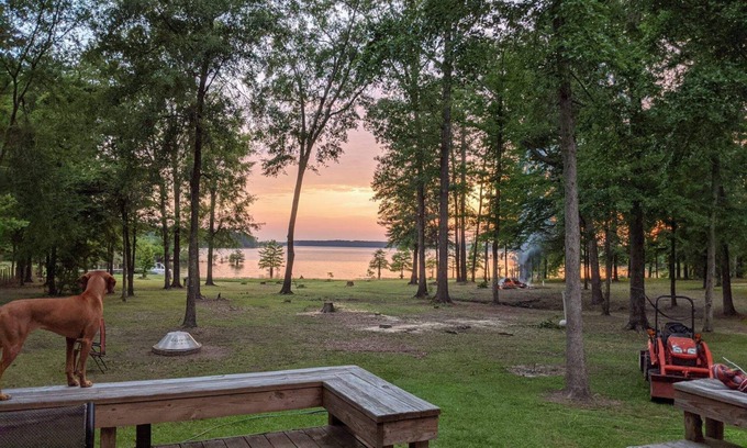 Brookeland House | Cool Breez Waterfront Getaway!