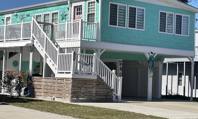 Garden City House | Cool Breeze near the sea!