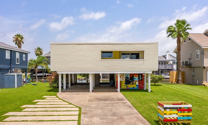 Jamaica Beach House | COOL BREEZE WATERFRONT CANAL Located in Jamaica Beach Community. Sleeps 8.